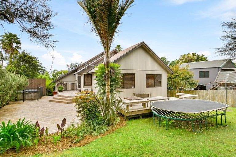 Photo of property in 24 Rimu Road, Oratia, Auckland, 0604