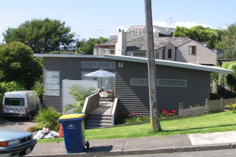 Photo of property in 1/21 Eastcliffe Road, Castor Bay, Auckland, 0620