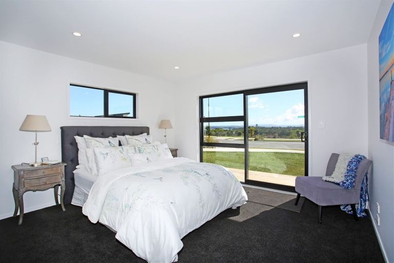 Photo of property in 2 Okoreka Road, Glenbrook, 2681