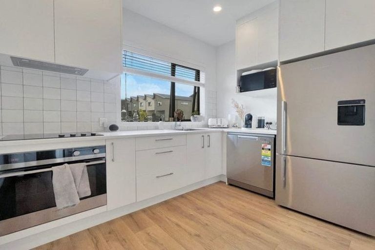 Photo of property in 9/28 Westgate Drive, Westgate, Auckland, 0614
