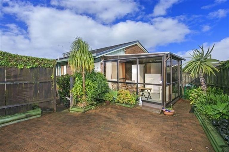 Photo of property in 40 Athena Drive, Totara Vale, Auckland, 0629