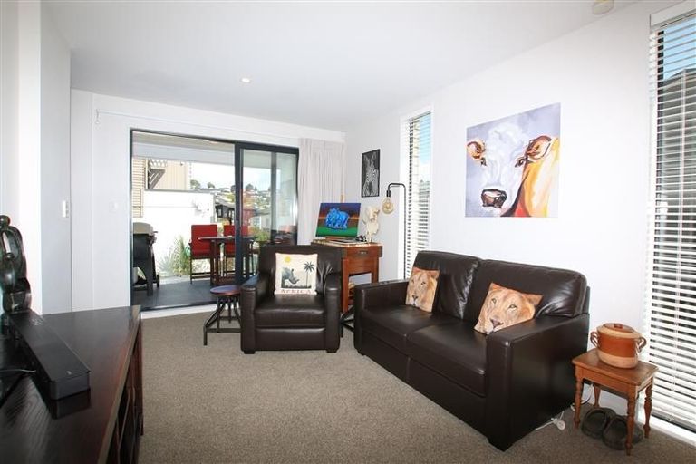 Photo of property in 2/10 Silver Moon Road, Albany Heights, Auckland, 0632