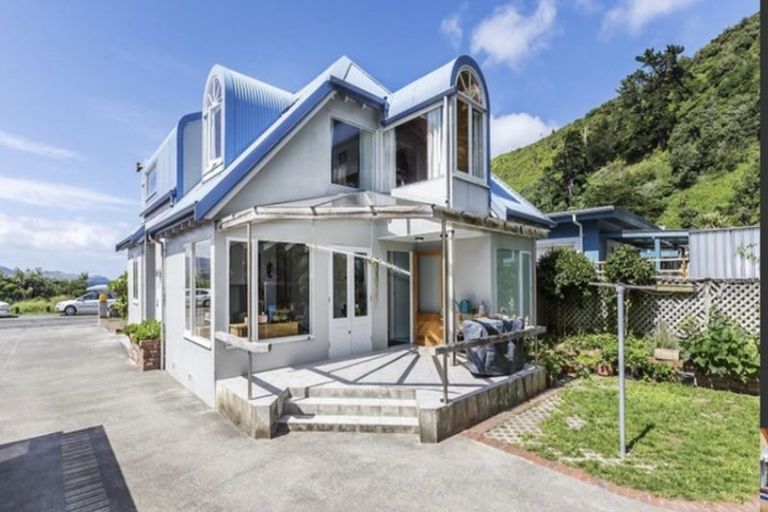 Photo of property in 133 Breaker Bay Road, Breaker Bay, Wellington, 6022