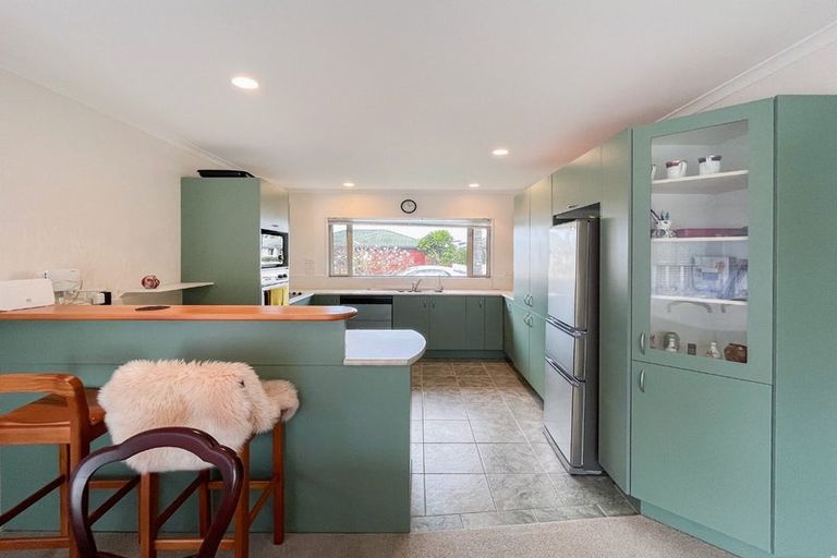 Photo of property in 12 Dan Tori Place, Orewa, 0931