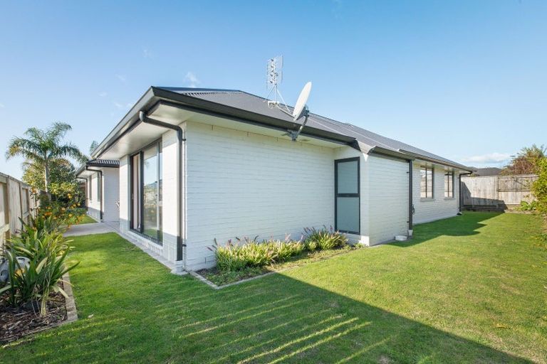 Photo of property in 18 Charlotte Drive, Omokoroa, 3114
