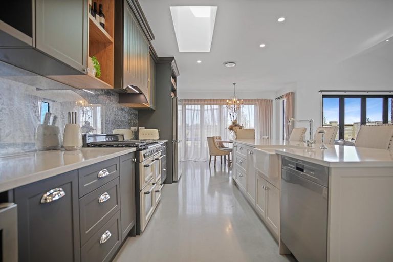 Photo of property in 10 Saint Thomas Avenue, Pyes Pa, Tauranga, 3112