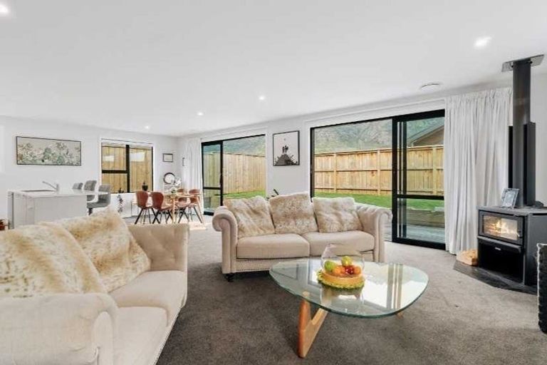 Photo of property in 53 Howden Drive, Jacks Point, 9371