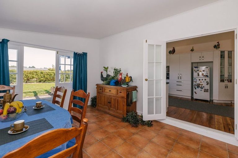 Photo of property in 40 Turitea Road, Fitzherbert, Palmerston North, 4472