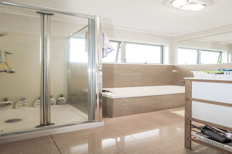 Photo of property in 1/12 Ballater Place, Highland Park, Auckland, 2010