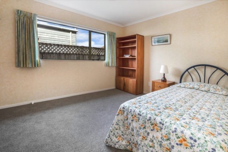 Photo of property in 80a Oxford Street, Tawa, Wellington, 5028