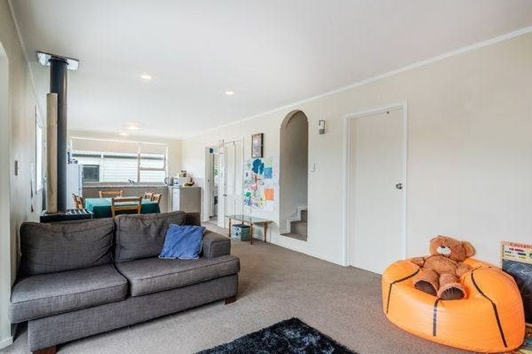 Photo of property in 223 Waitemata Drive, Ranui, Auckland, 0612