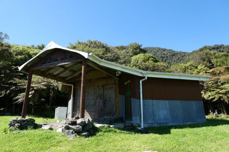 Photo of property in 1634 Kumara-inchbonnie Road, Inchbonnie, Kumara, 7875