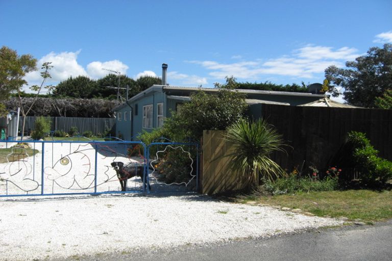 Photo of property in 8 Chamberlain Avenue, Amberley, 7481