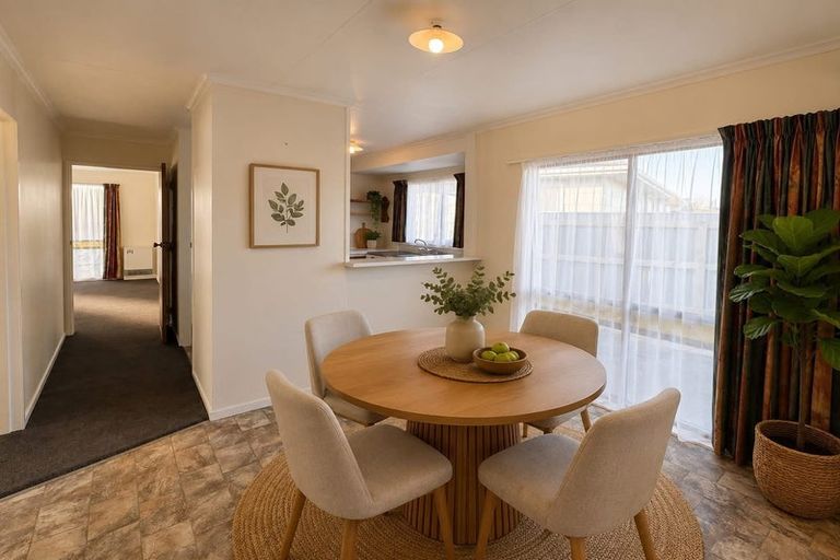 Photo of property in 15 Hillcrest Drive, Kelvin Grove, Palmerston North, 4414