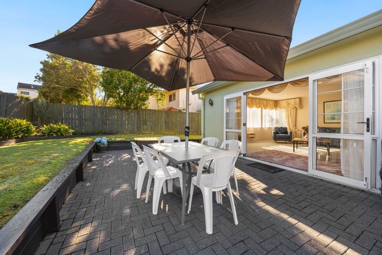 Photo of property in 46 Whiting Grove, West Harbour, Auckland, 0618