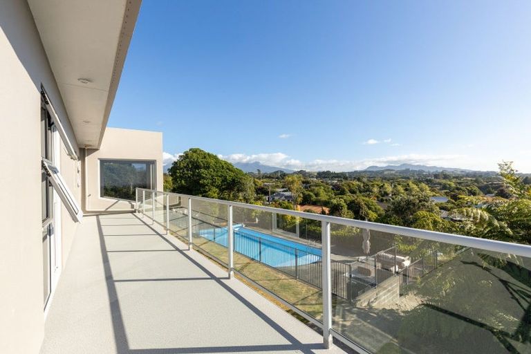 Photo of property in 33 Veale Road, Frankleigh Park, New Plymouth, 4371