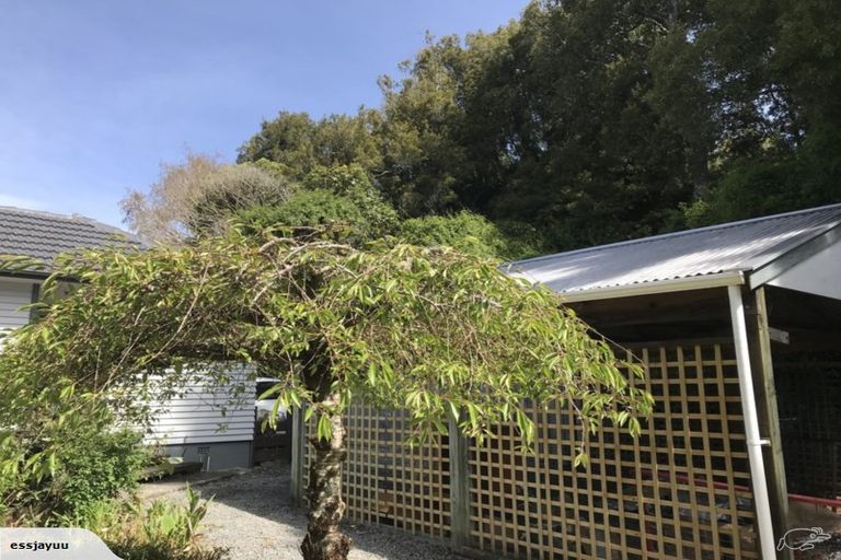 Photo of property in 1 Holdsworth Avenue, Trentham, Upper Hutt, 5018
