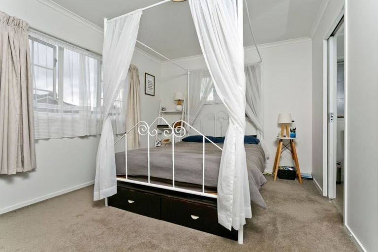 Photo of property in 44 Mulvaney Crescent, Henderson, Auckland, 0612