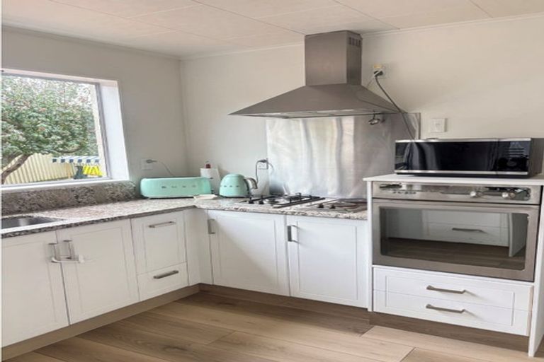 Photo of property in 4 Renata Road, Otaki, 5512