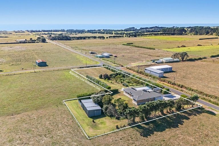 Photo of property in 255 Kaihihi Road, Okato, 4381