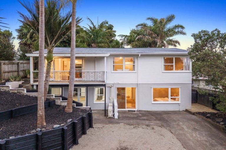 Photo of property in 42 Lauderdale Road, Birkdale, Auckland, 0626