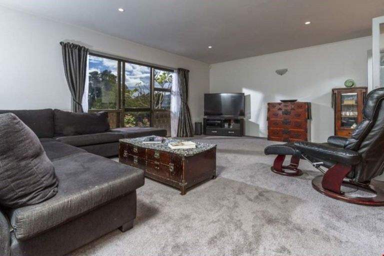 Photo of property in 1 Naviti Place, Browns Bay, Auckland, 0630