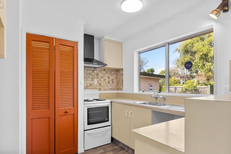 Photo of property in 3 Rika Place, Kawaha Point, Rotorua, 3010