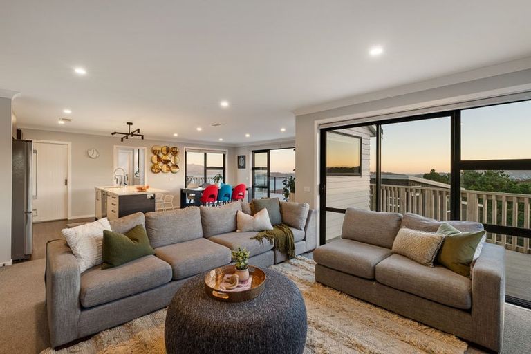 Photo of property in 2 Cessna Way, Newlands, Wellington, 6037