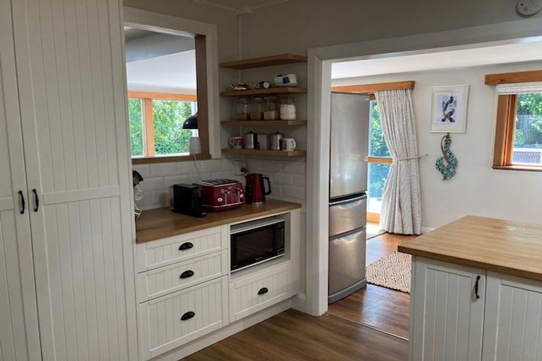 Photo of property in 8 Taungata Road, York Bay, Lower Hutt, 5013