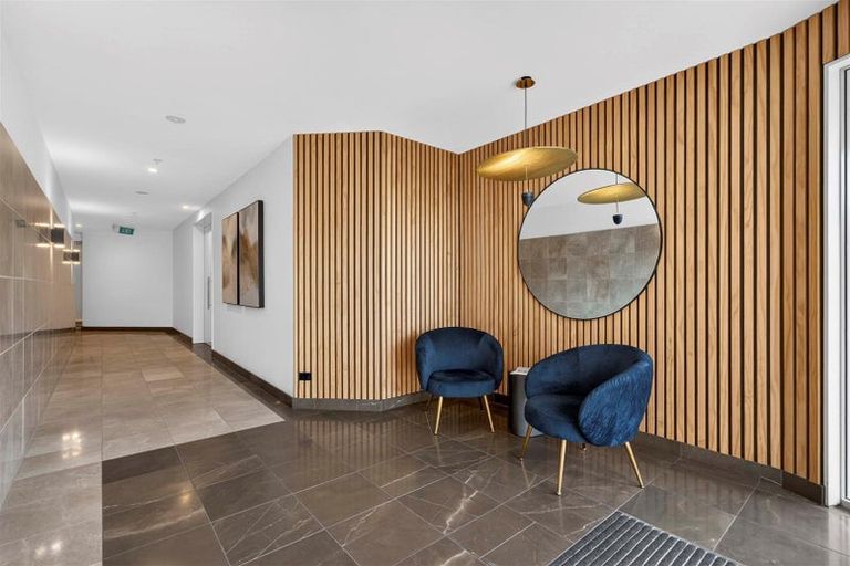 Photo of property in 1/7 The Promenade, Takapuna, Auckland, 0622