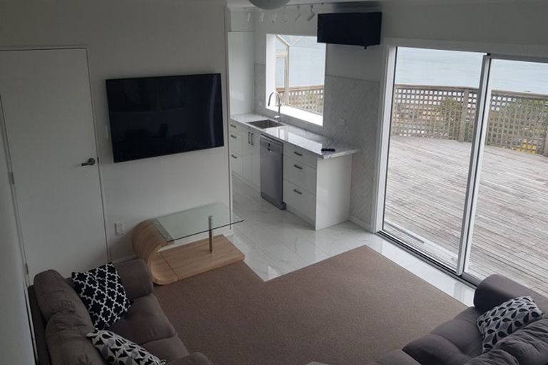 Photo of property in 7a Korokoro Road, Korokoro, Lower Hutt, 5012