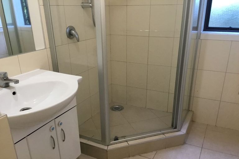 Photo of property in 8d Schnapper Rock Road, Schnapper Rock, Auckland, 0632