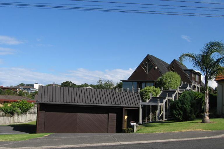 Photo of property in 2 Ellangowan Road, Waiake, Auckland, 0630
