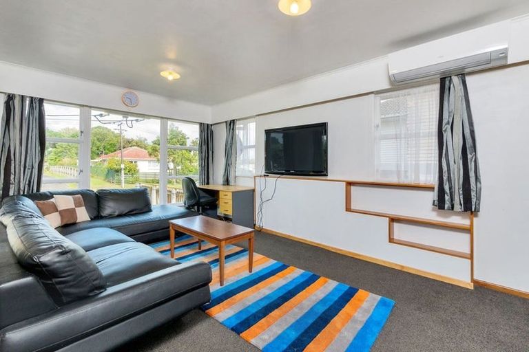 Photo of property in 10 Crawford Avenue, Mangere Bridge, Auckland, 2022