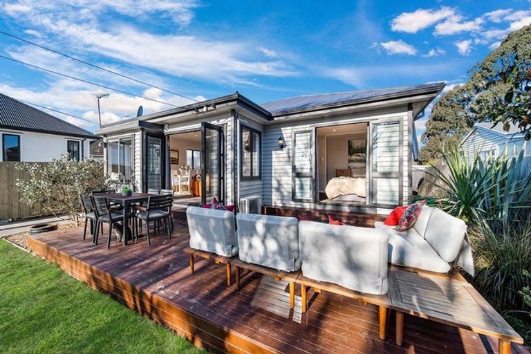 Photo of property in 32 Smith Street, Woolston, Christchurch, 8062