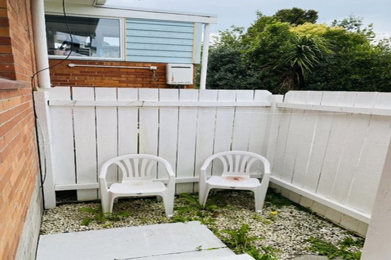 Photo of property in 2/12 Raines Avenue, Forrest Hill, Auckland, 0620