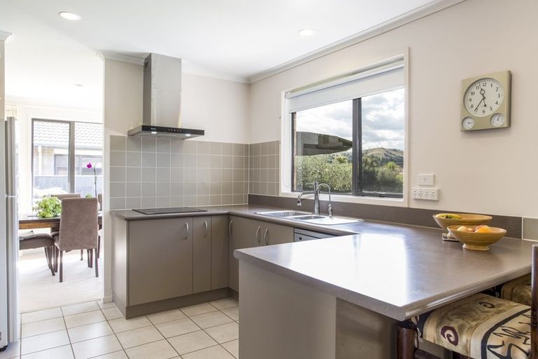 Photo of property in 35 Cabeleigh Drive, Helensville, 0800