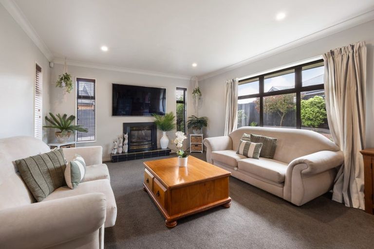 Photo of property in 40 Titirangi Crescent, Parklands, Christchurch, 8083
