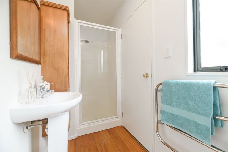 Photo of property in 33 Zefiro Drive, Massey, Auckland, 0614