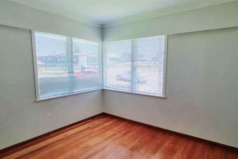 Photo of property in 1a Sutton Crescent, Papatoetoe, Auckland, 2025