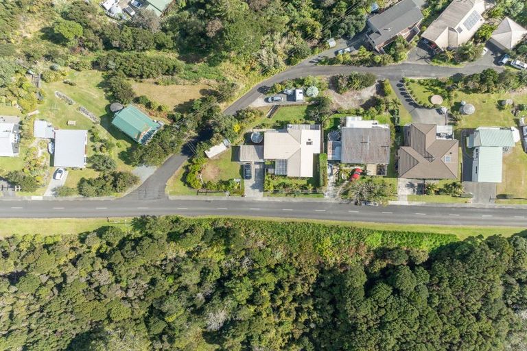 Photo of property in 16 Rangikapiti Road, Coopers Beach, 0420