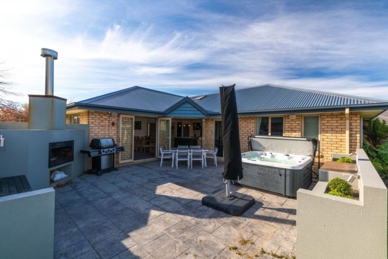 Photo of property in 11 Cairnbrae Drive, Prebbleton, 7604