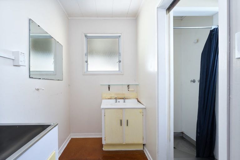 Photo of property in 1/60a View Road, Henderson, Auckland, 0612