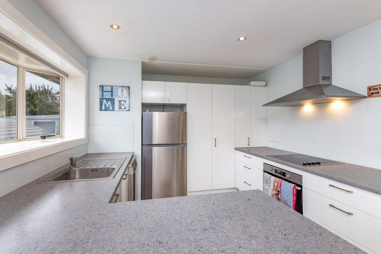 Photo of property in 10 Lomax Place, Islington, Christchurch, 8042