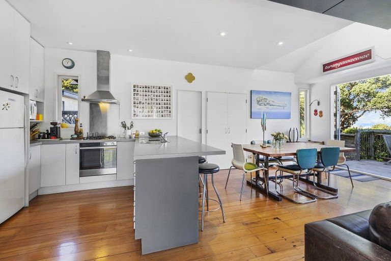 Photo of property in 16 Beach Street, Island Bay, Wellington, 6023