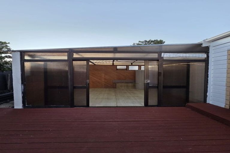 Photo of property in 14 Waimana Road, Conifer Grove, Takanini, 2112