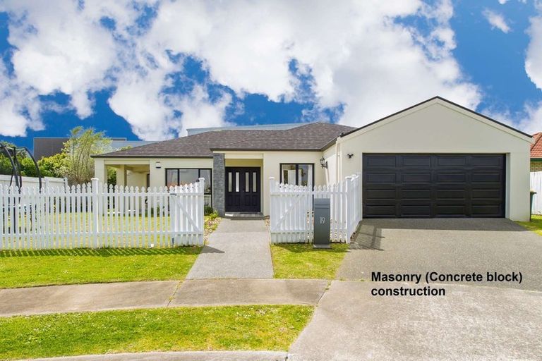 Photo of property in 19 Magee Place, East Tamaki Heights, Auckland, 2016