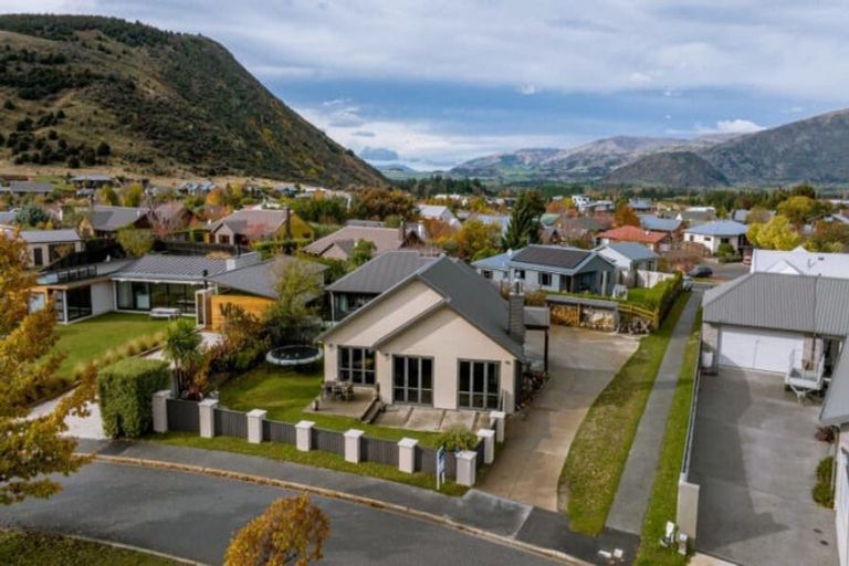 Photo of property in 60 Mount Iron Drive, Wanaka, 9305