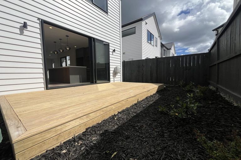 Photo of property in 6 Babos Avenue, Kumeu, 0810