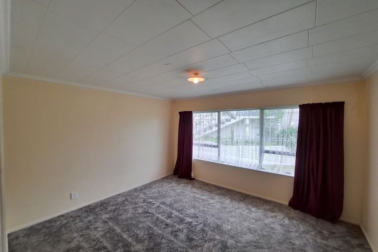 Photo of property in 81 Riversdale Drive, Merrilands, New Plymouth, 4312